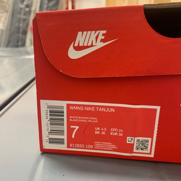 Nike Shoes - Picture 4 of 5